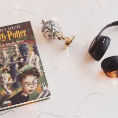 Kto napisał serię książek o Harrym Potterze? Poznaj J.K. Rowling