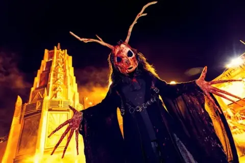 Halloween Horror Nights: Najlepsze atrakcje i porady na noc strachu