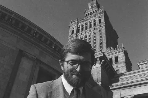 Kto jest autorem książki pegaz zdębiał? Poznaj Stanisława Barańczaka