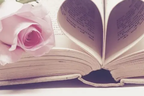 Teoria literatury co to? Kluczowe informacje i znaczenie w literaturze